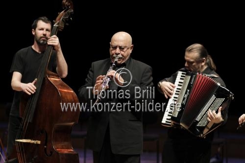 Amerikanische Klezmer-Klarinettist Giora Feidman gastiert mit Freunden auf seiner 